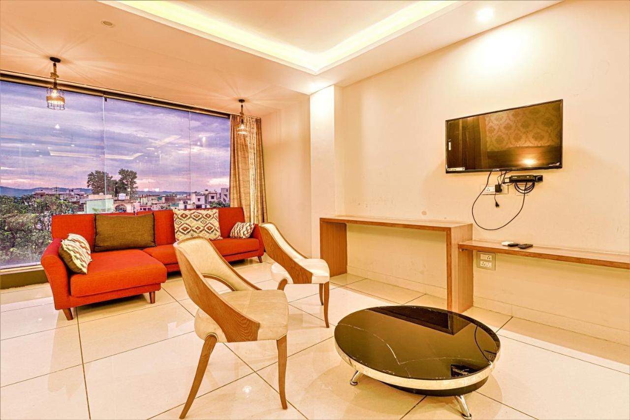 The Glory Hotel Déhrádún Exteriér fotografie
